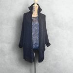 Poncho dunkelblau mit stickerei und Perlen mit Wollanteil one size