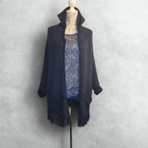 Poncho dunkelblau mit stickerei und Perlen mit Wollanteil one size