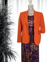 Blazer orange Gr. M                                          lila Gürtel 14 Euro